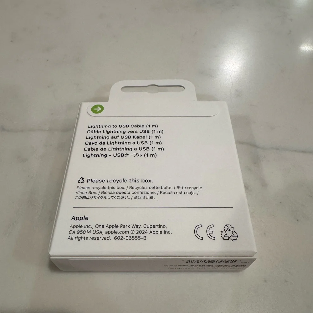 Apple Lightning to USB Cable Packaging